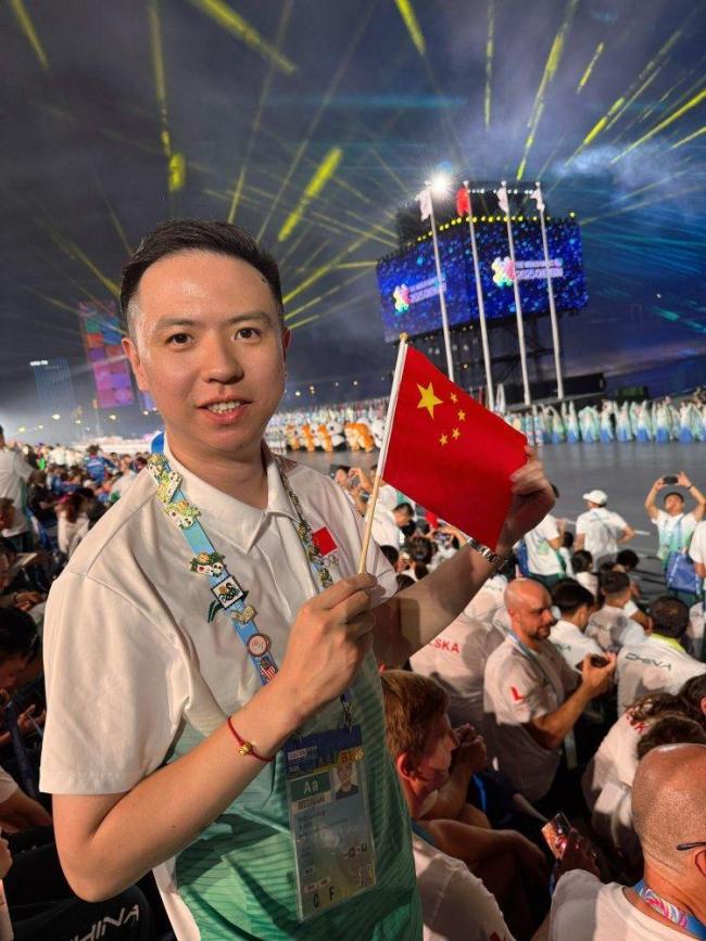 霍乐迪用两 霍乐迪用两