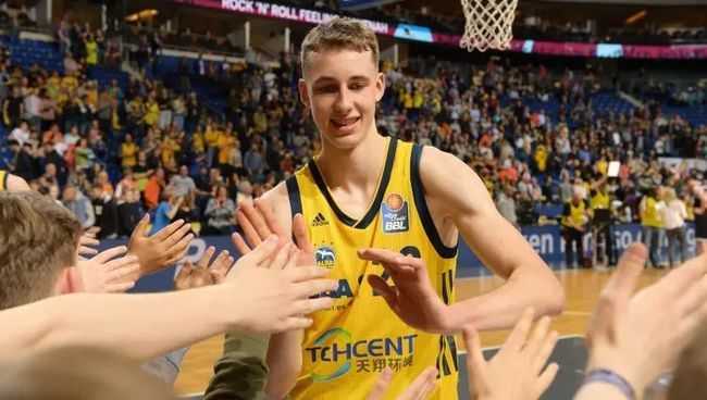 一个球队的 一个球队的